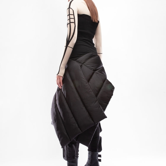 Elegant Asymmetrical Black and Cream Dress - Picture 2 of 8